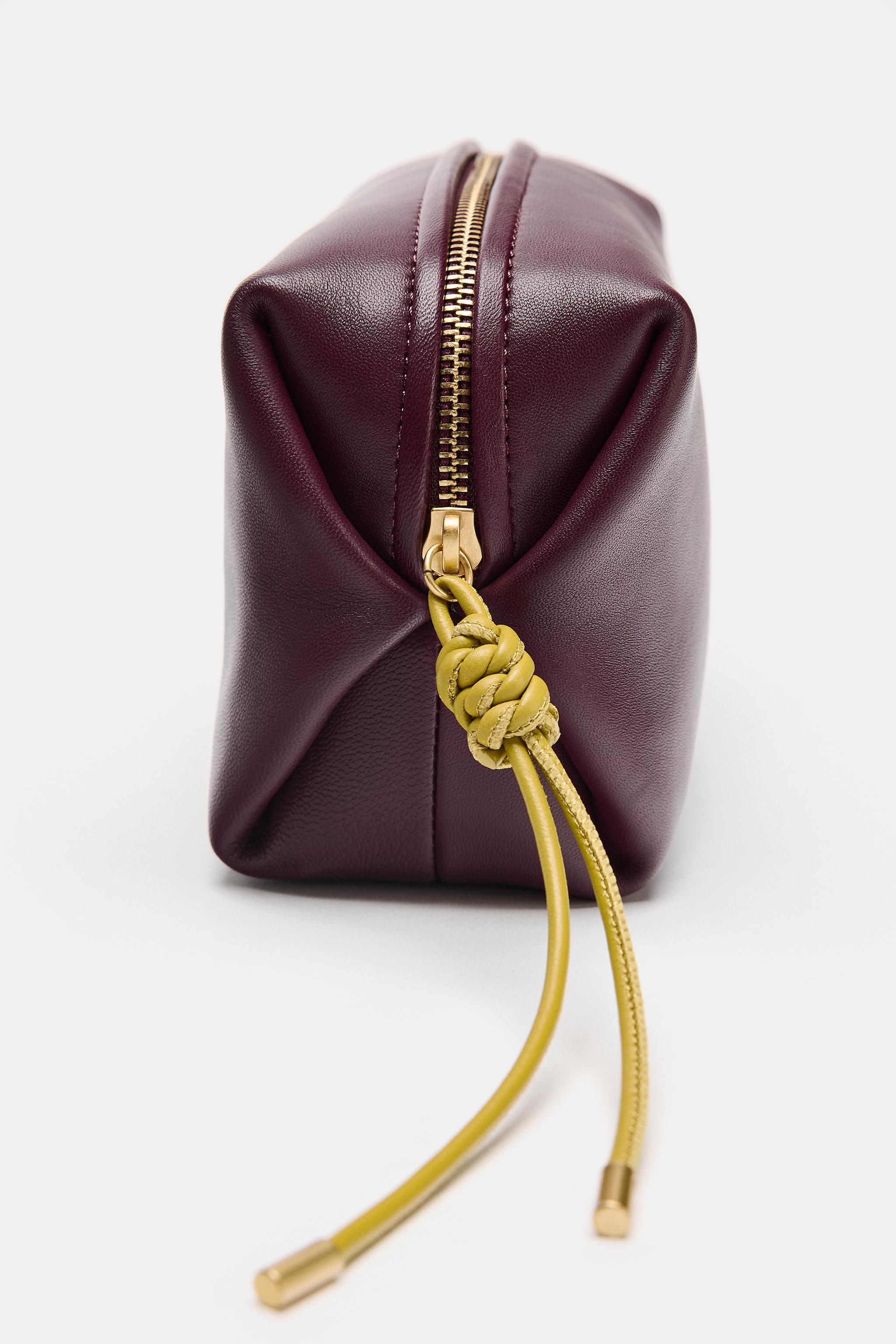 TROUSSE EN CUIR